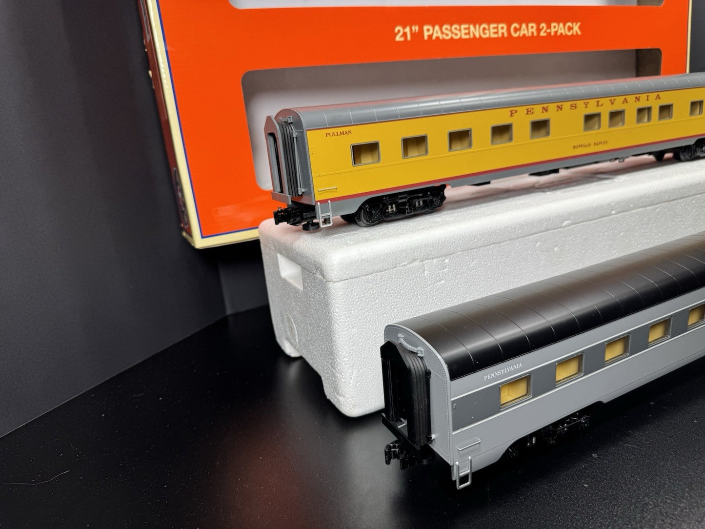 Lionel 2027500 Union Pacific UP Pennsylvania PRR 21" passenger car 2-pack LNIB6