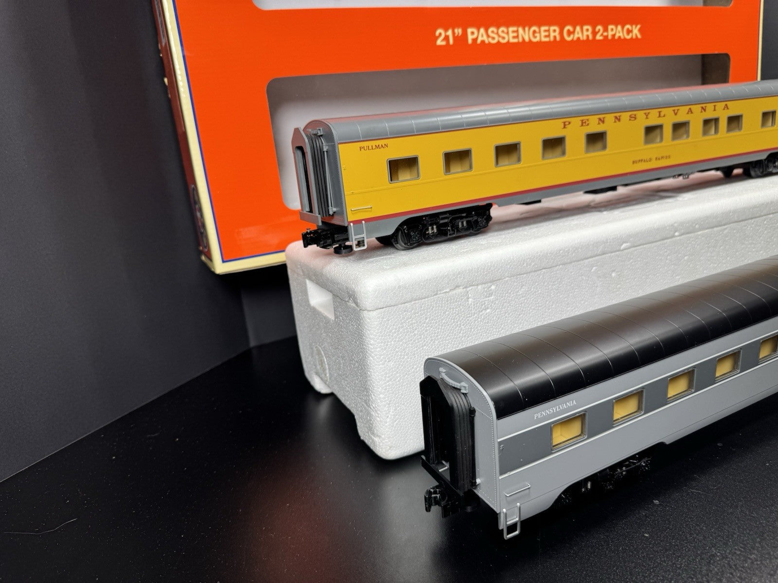 Lionel 2027500 Union Pacific UP Pennsylvania PRR 21" passenger car 2-pack LNIB6