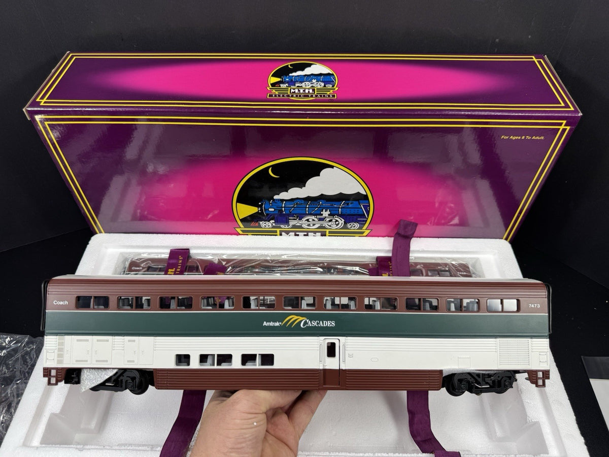 MTH 20-6678 Amtrak Northwest Cascades SuperLiner coach 2-car set NIB2
