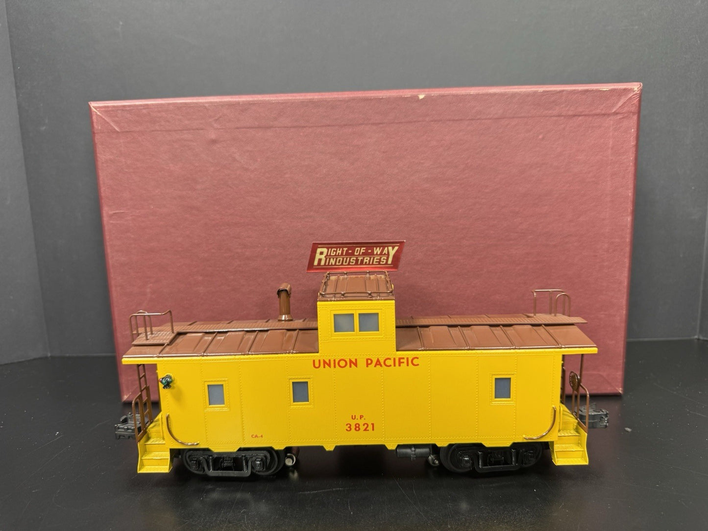 Right-of-Way Ajin 3-rail brass Union Pacific UP smoking caboose #3821 LNIB4