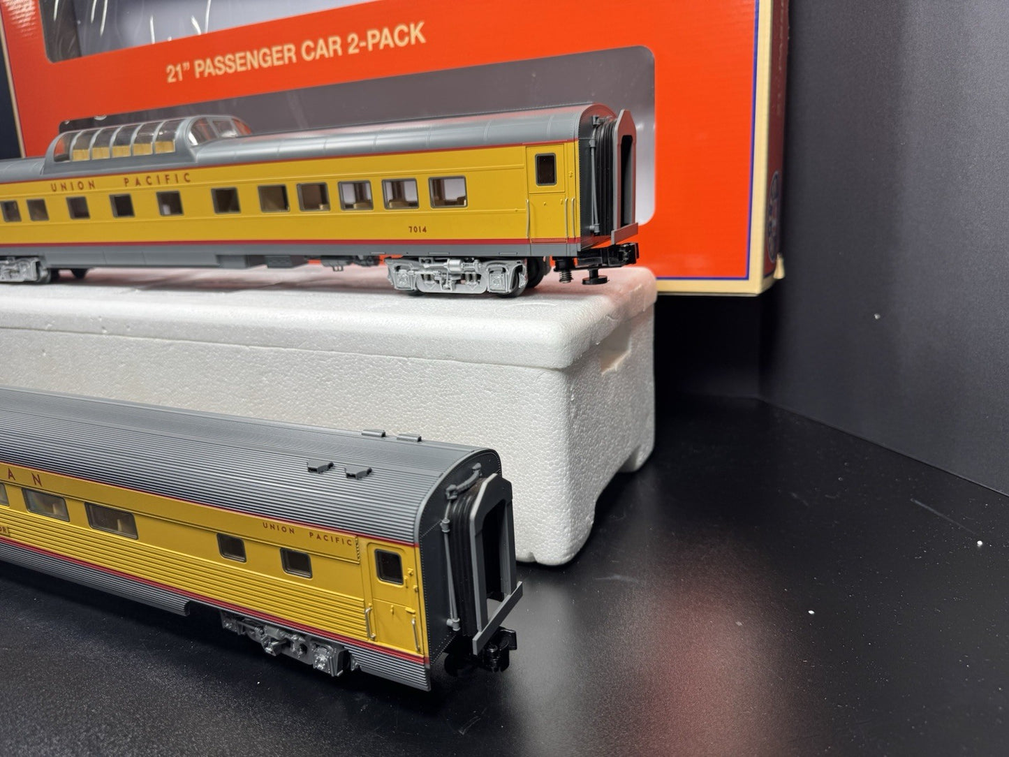 Lionel 1927070 Union Pacific UP 21" excursion 2-car expansion set LNIB4