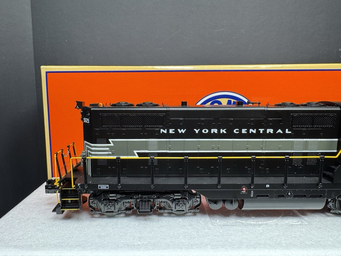 Lionel 6-28562 New York Central NYC GP-7 nonpowered diesel engine #5629 LNIB7