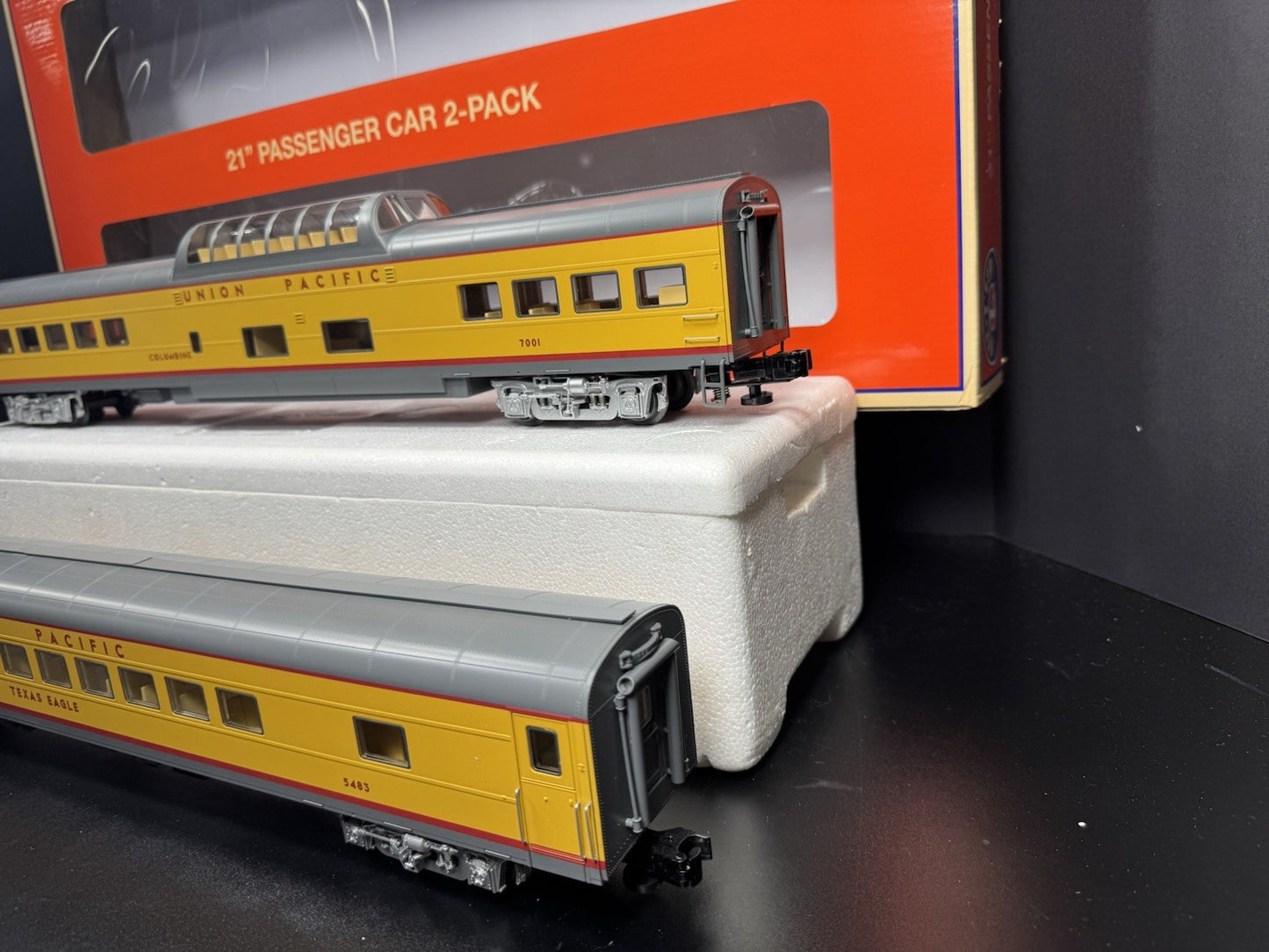 Lionel 1927050 Union Pacific UP 21" excursion 2-car expansion set LNIB9