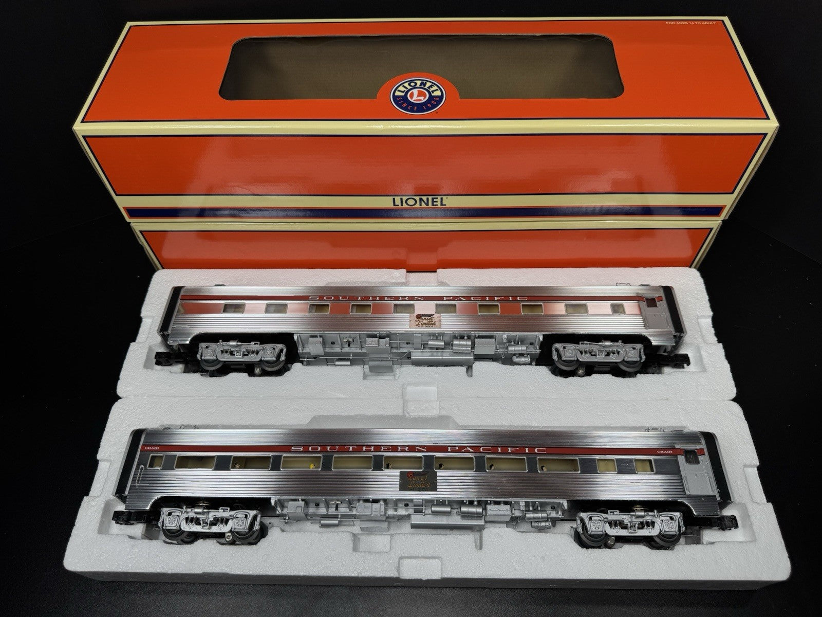 Lionel 6-81975  Southern Pacific SP 18" aluminum passenger 2-car set LNIB1