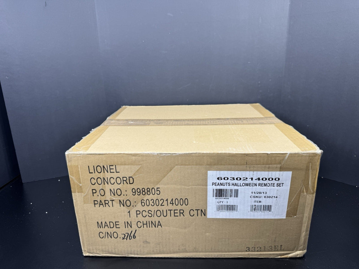 Lionel 6-30214 LionChief Peanuts Halloween ready-to-run train set LNIB7