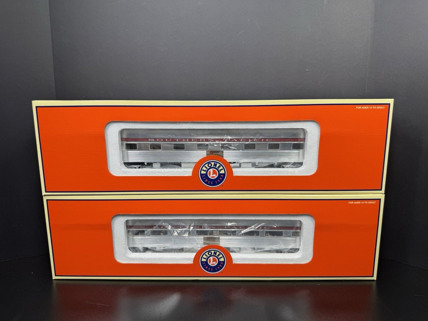 Lionel 6-81975  Southern Pacific SP 18" aluminum passenger 2-car set LNIB0
