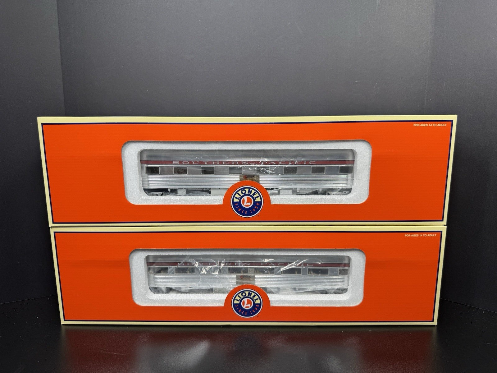 Lionel 6-81975  Southern Pacific SP 18" aluminum passenger 2-car set LNIB0