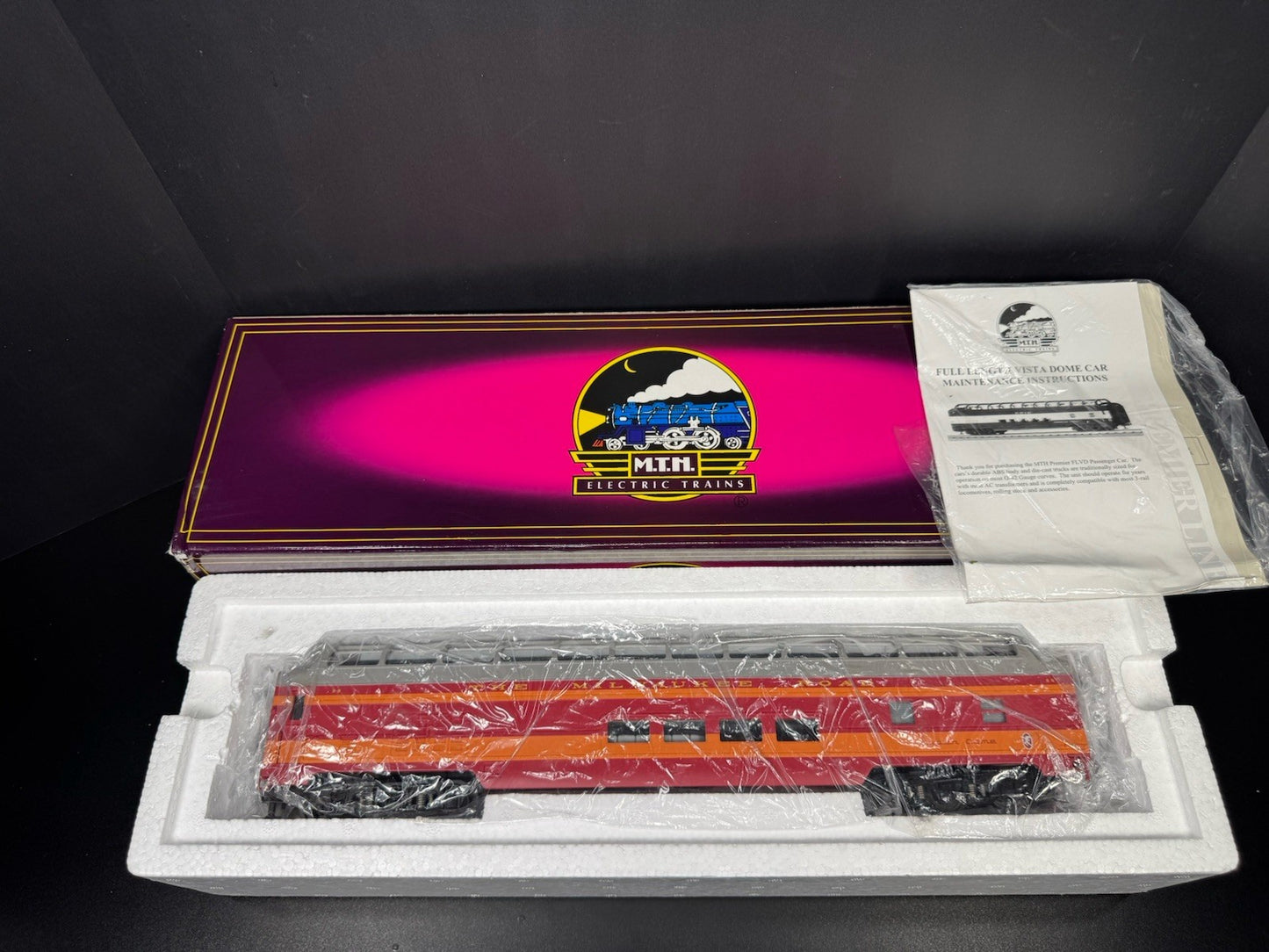 MTH 20-6772 Milwaukee Road 70' full-length vista dome passenger car LNIB9