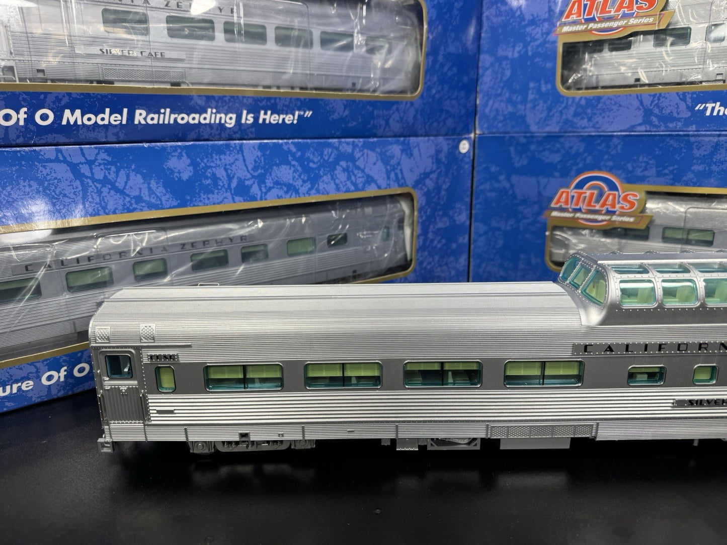 Atlas O 2-rail CB&Q California Zephyr 21" passenger 8-car set LNIB8