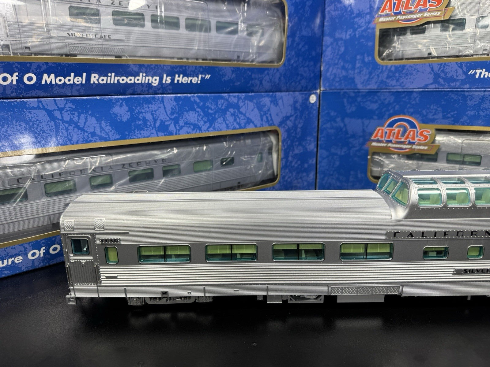 Atlas O 2-rail CB&Q California Zephyr 21" passenger 8-car set LNIB8