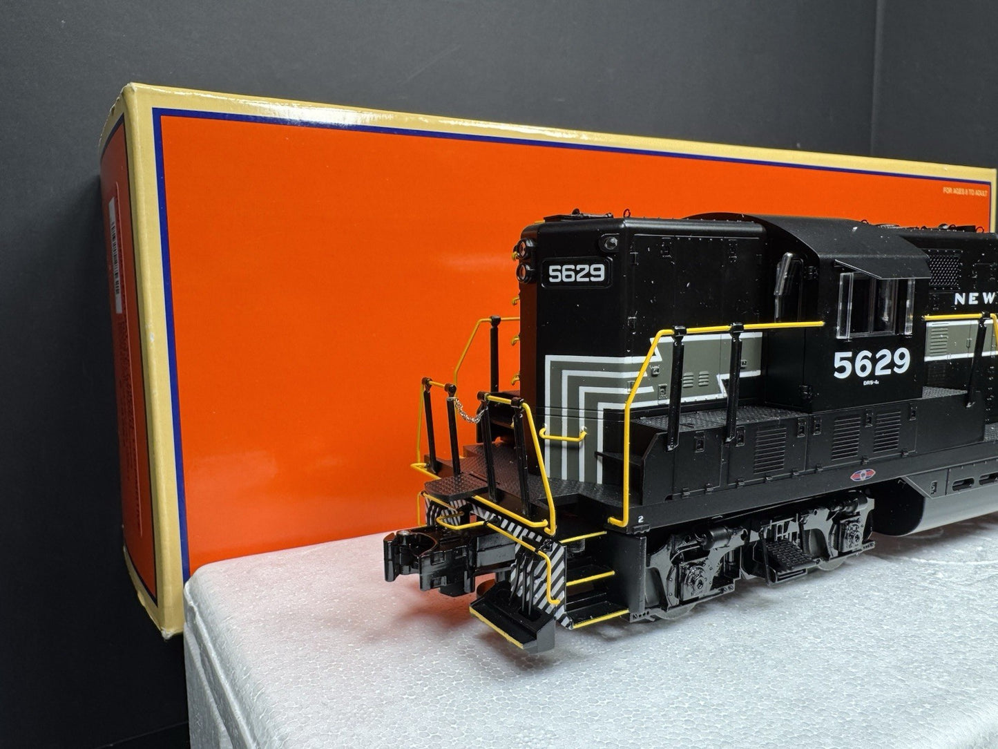 Lionel 6-28562 New York Central NYC GP-7 nonpowered diesel engine #5629 LNIB4