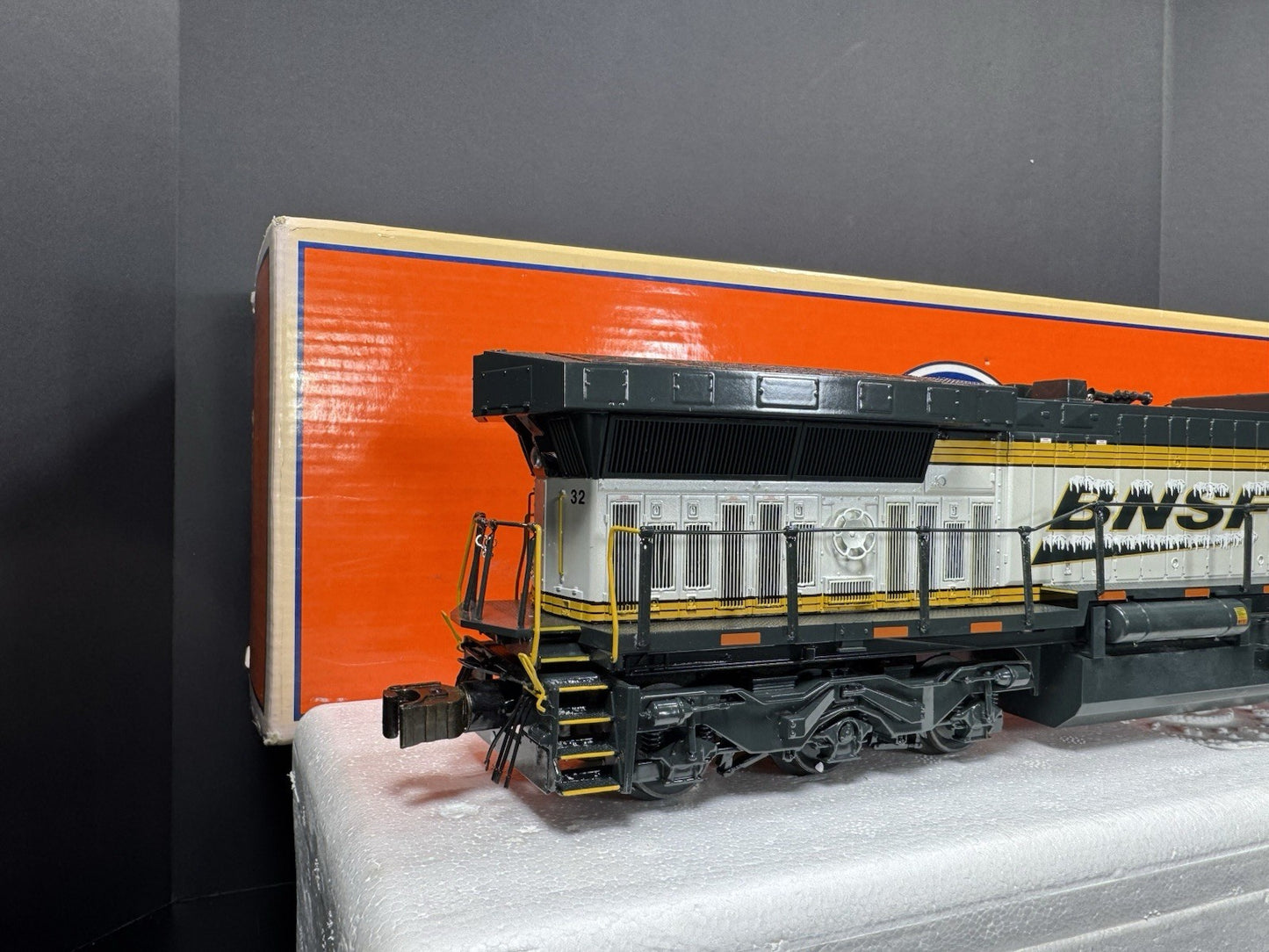 Lionel LEGACY 6-31783 BNSF Ice Cold Express AC6000 diesel engine #32 EX6