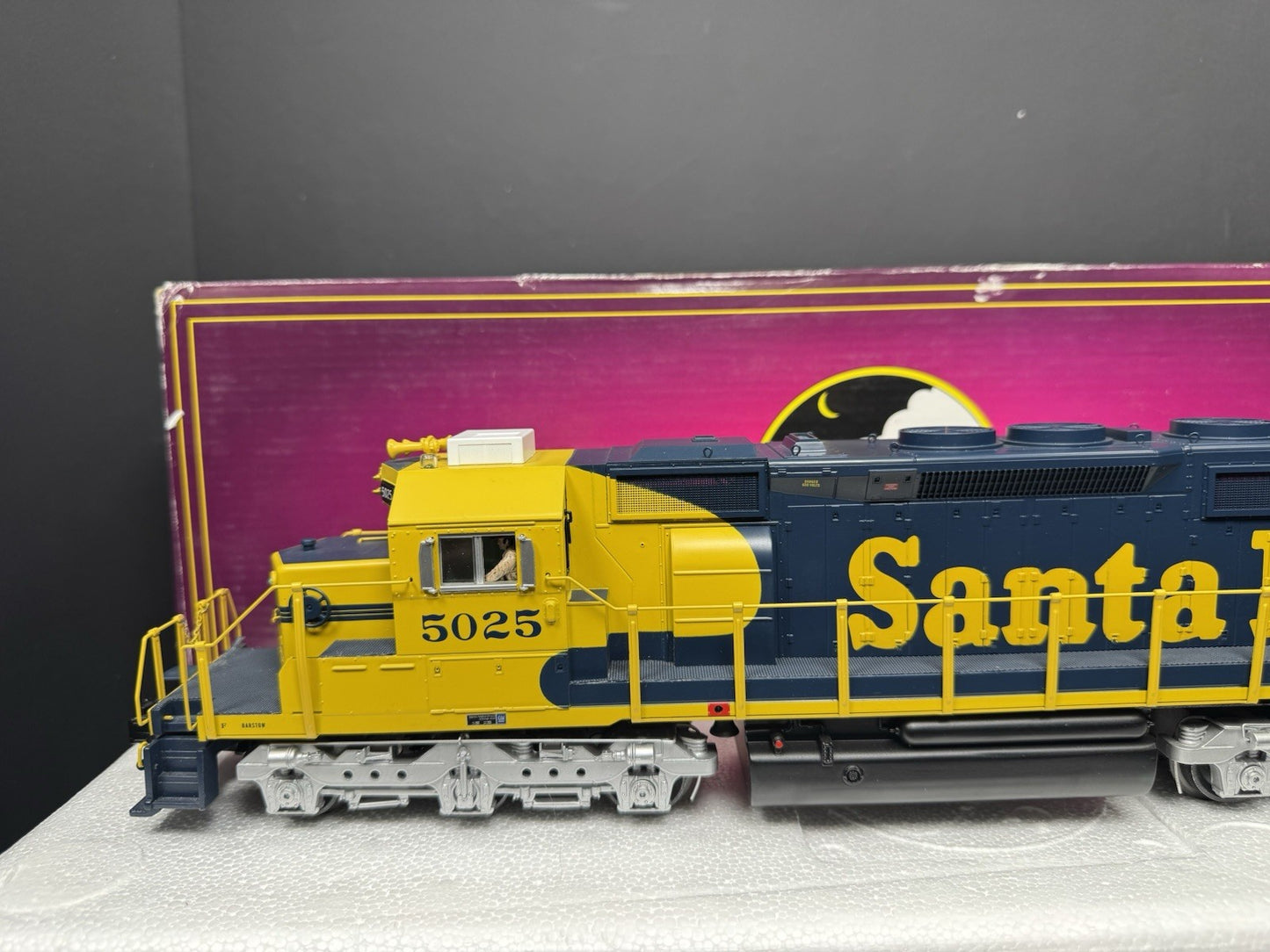 MTH 20-20245-1 Santa Fe SD40-2 diesel engine #5025 PS3 LNIB2