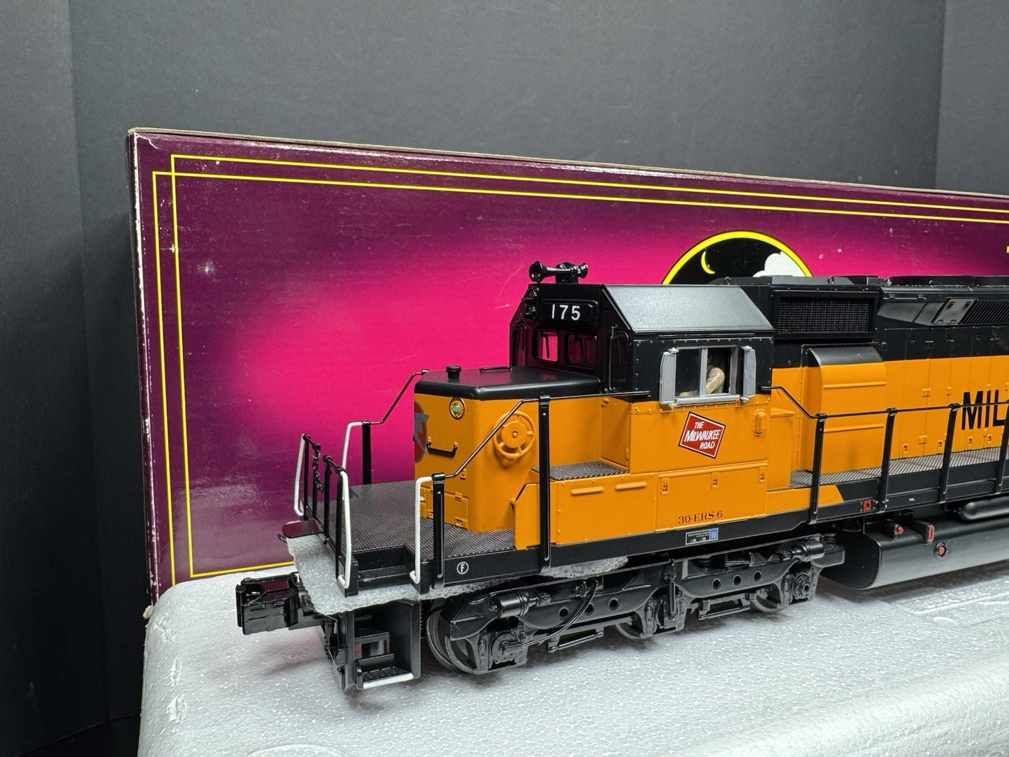MTH 20-2668-1 Milwaukee Road SD40-2 diesel engine #175 PS2 BCR LNIB1