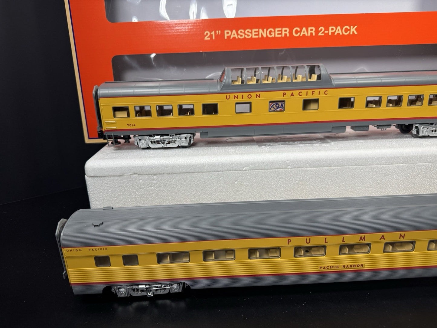 Lionel 1927070 Union Pacific UP 21" excursion 2-car expansion set LNIB2