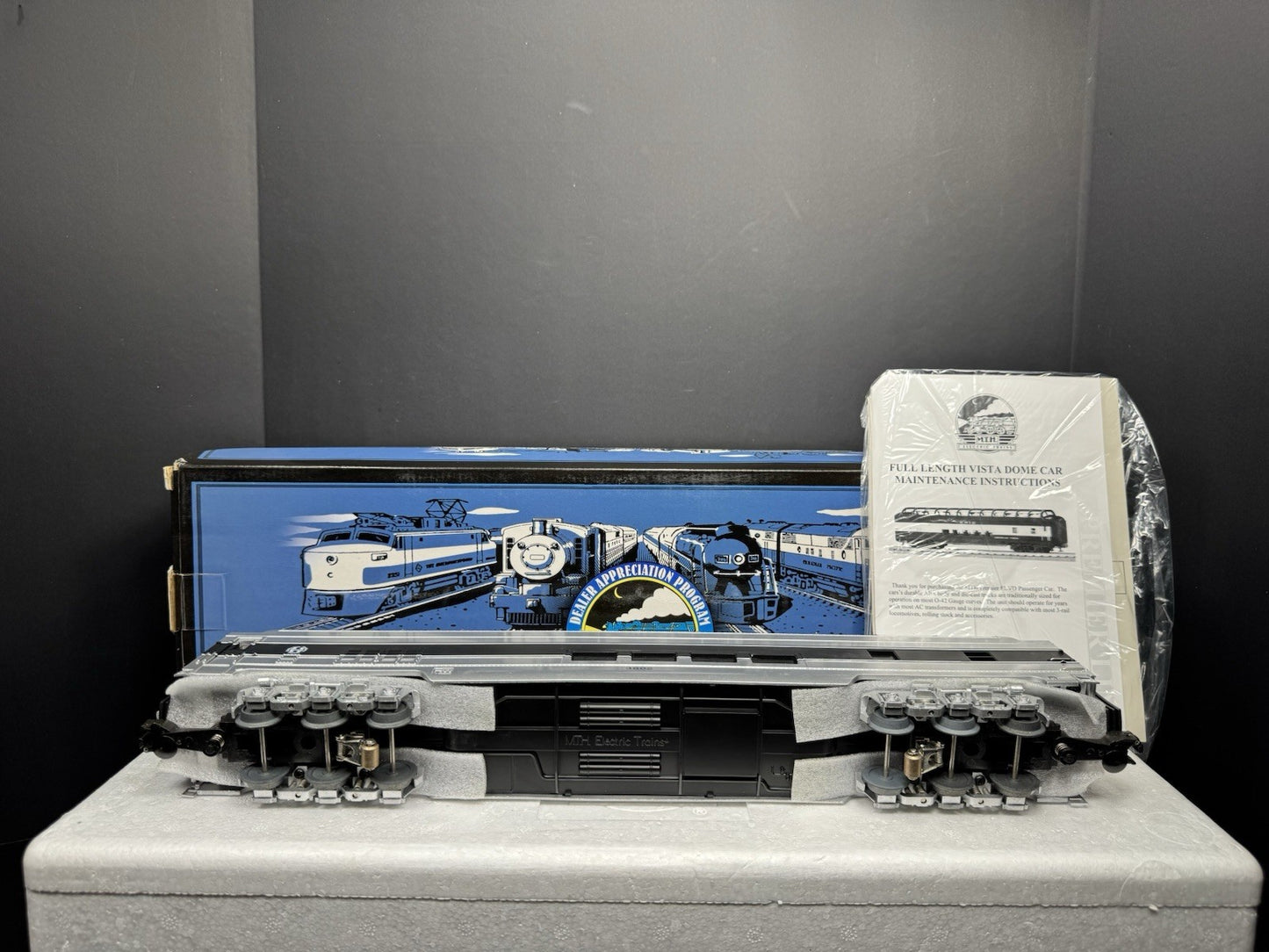 MTH 20-80004F BNSF 70' full-length vista dome passenger car #3602 LNIB8