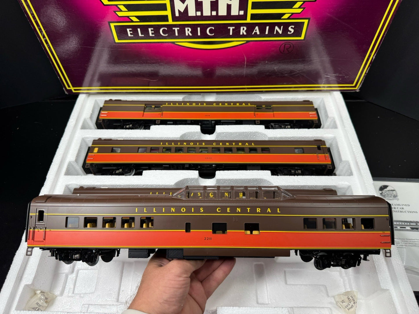MTH 20-65033 Illinois Central IC 70' streamlined passenger 5-car set LNIB3