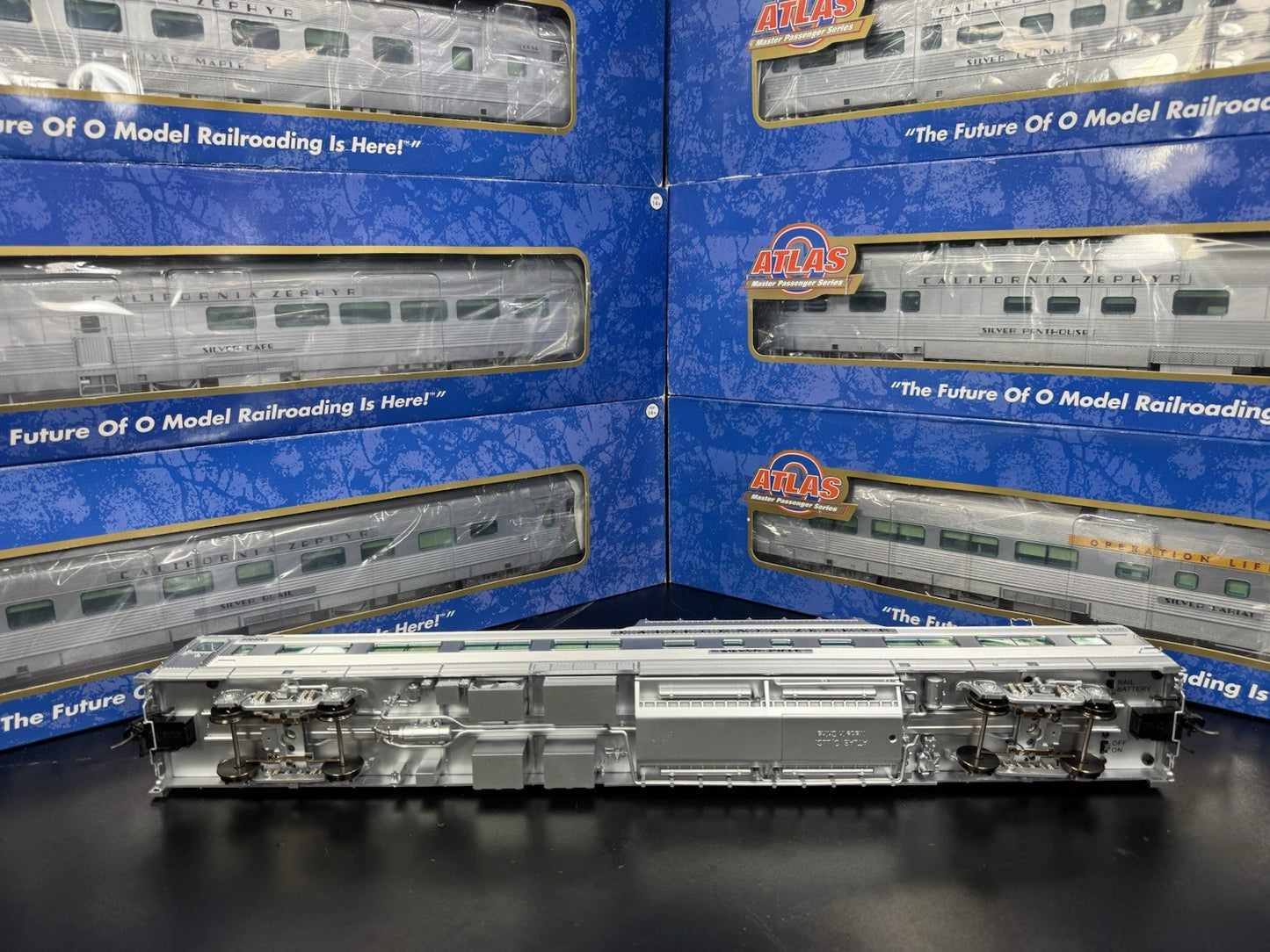 Atlas O 2-rail CB&Q California Zephyr 21" passenger 8-car set LNIB11