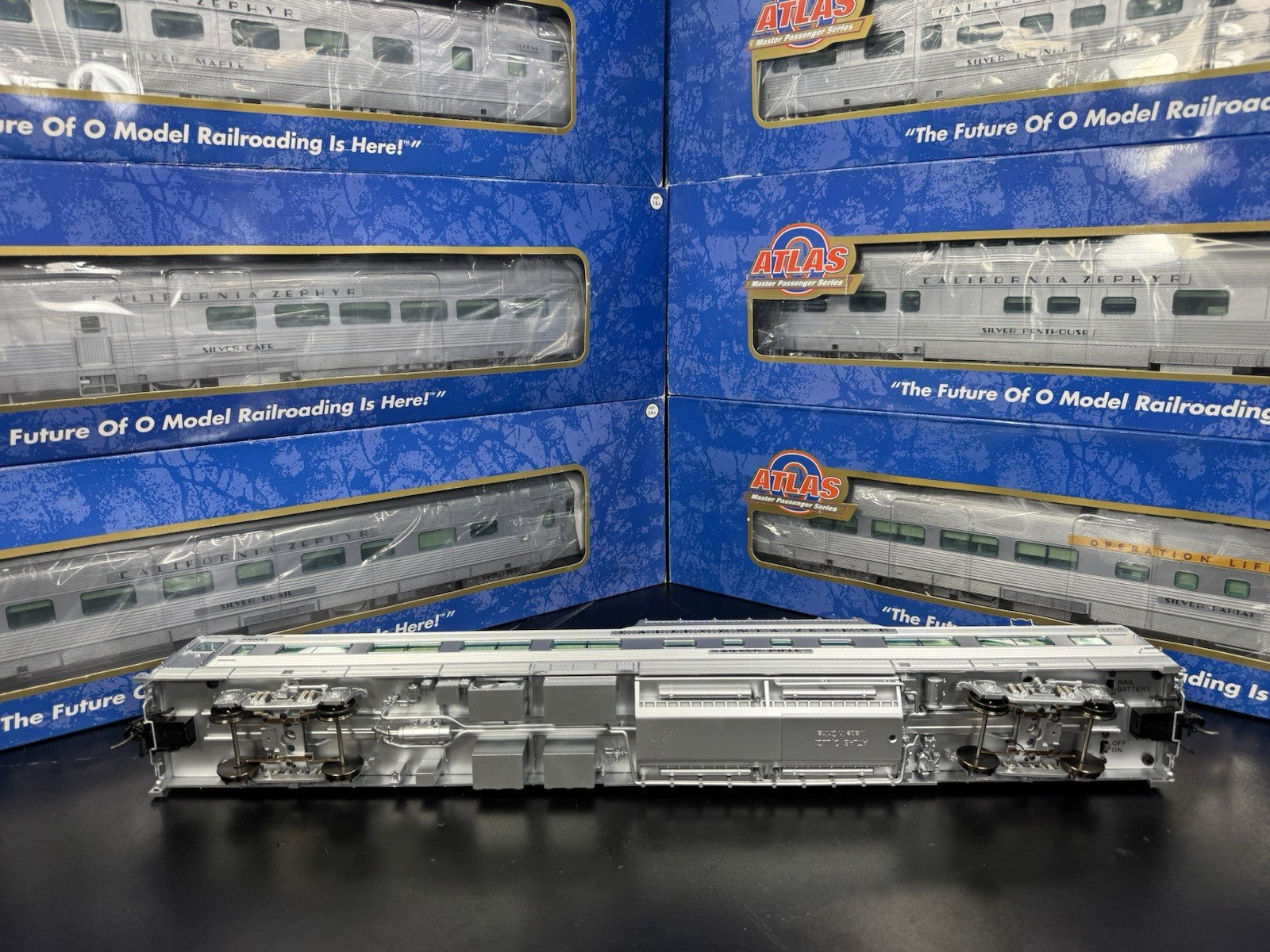 Atlas O 2-rail CB&Q California Zephyr 21" passenger 8-car set LNIB11