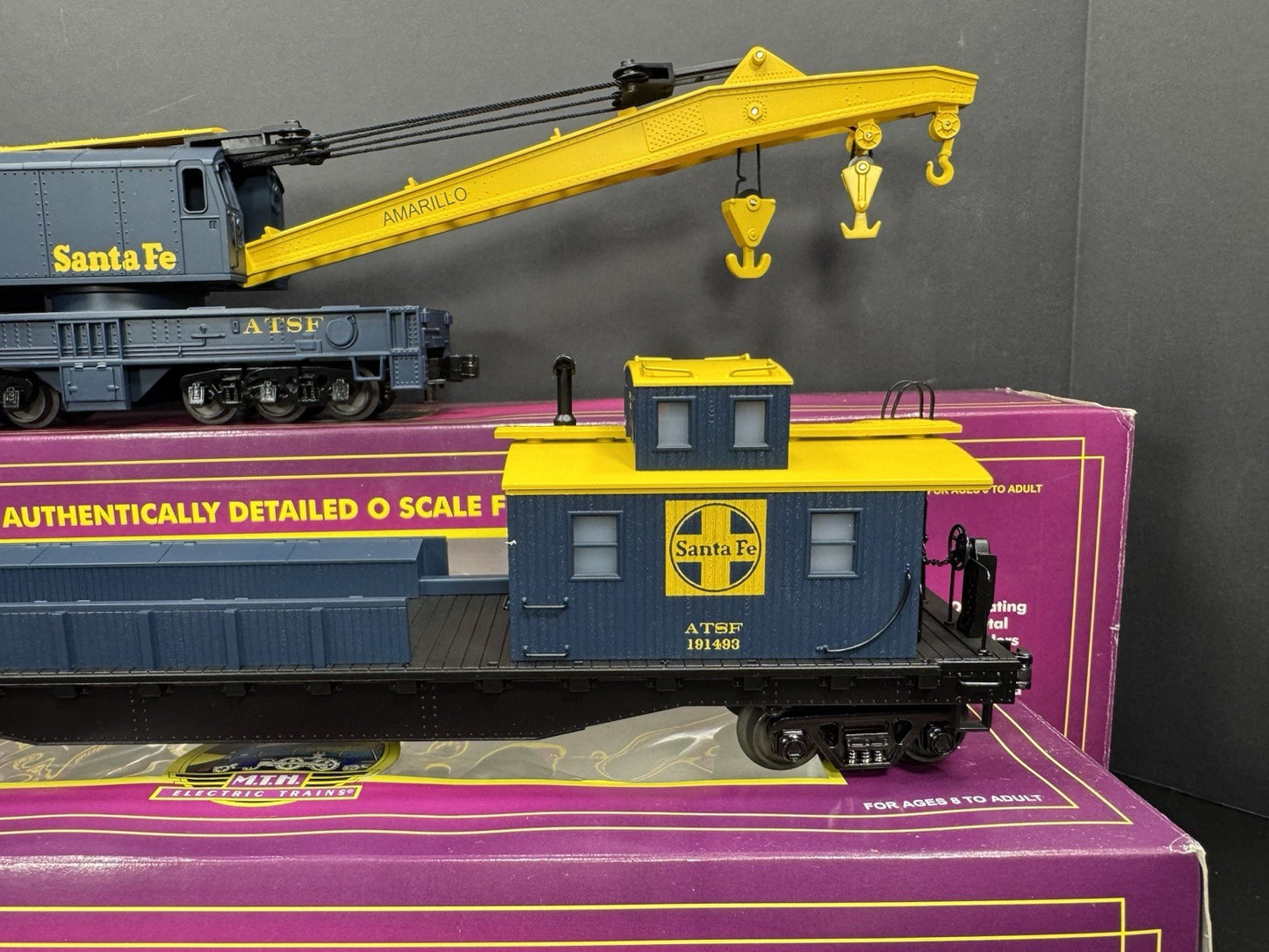 MTH 2098237 2098239 Santa Fe SF operating crane & boom tender set LNIB11
