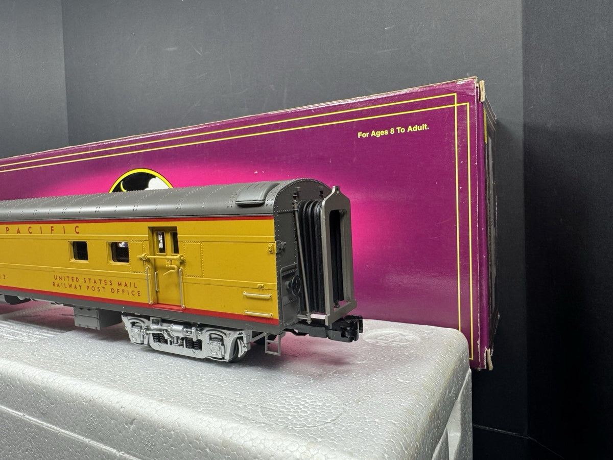 MTH 20-6853 Union Pacific UP 70' streamlined RPO passenger car #5813 EX9