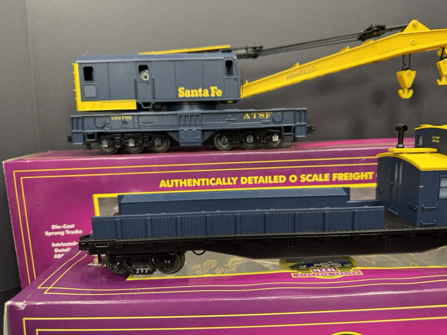 MTH 2098237 2098239 Santa Fe SF operating crane & boom tender set LNIB10
