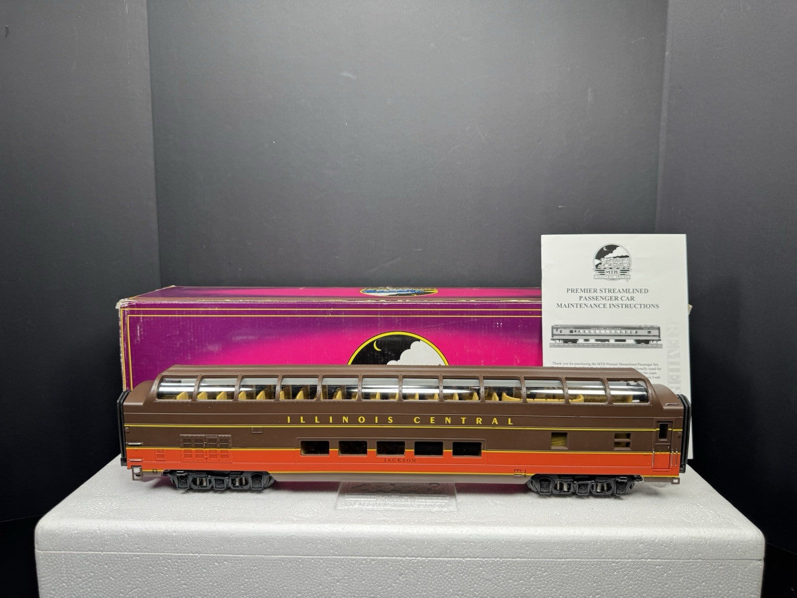 MTH 20-67033 Illinois Central IC 70' full-length vista dome passenger car LNIB0
