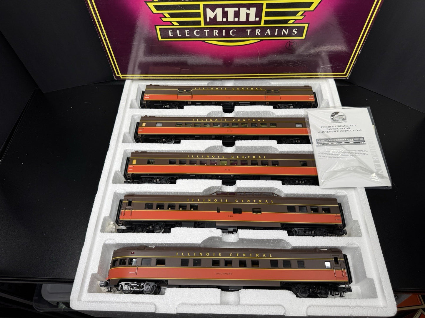 MTH 20-65033 Illinois Central IC 70' streamlined passenger 5-car set LNIB0
