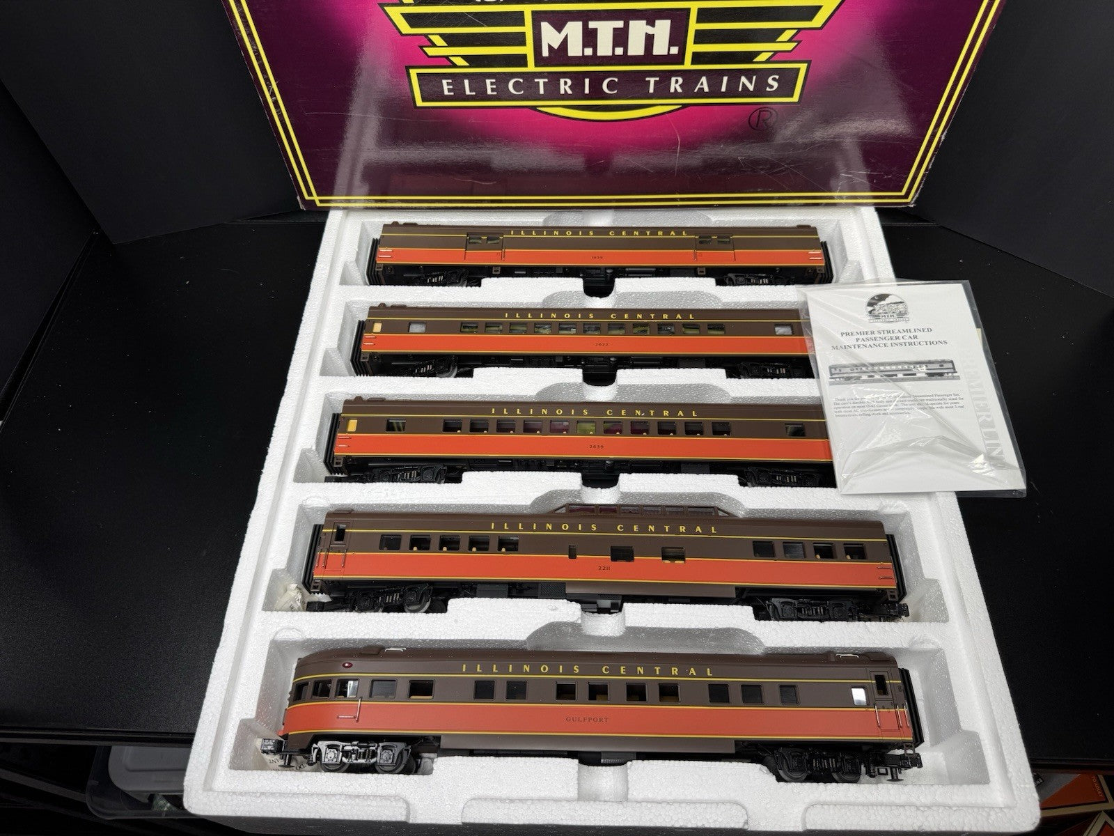 MTH 20-65033 Illinois Central IC 70' streamlined passenger 5-car set LNIB0