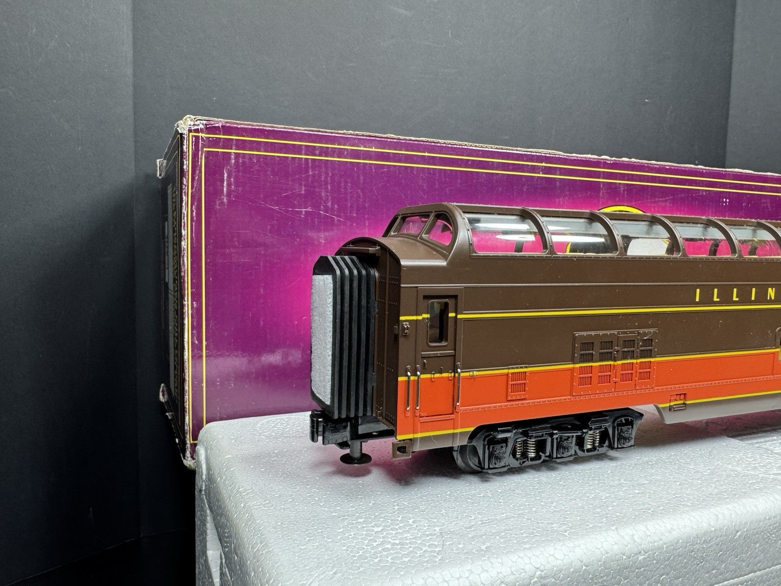 MTH 20-67033 Illinois Central IC 70' full-length vista dome passenger car LNIB6