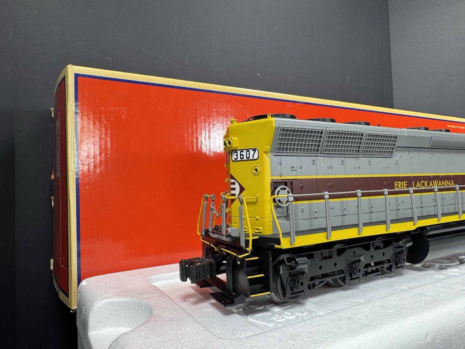 Lionel LEGACY 6-83368 Erie Lackawanna SD45 diesel engine #3607 EX4