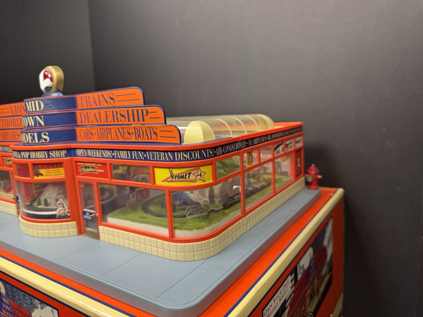 Lionel 6-32998 Mid-Town Models operating hobby shop accessory LNIB3