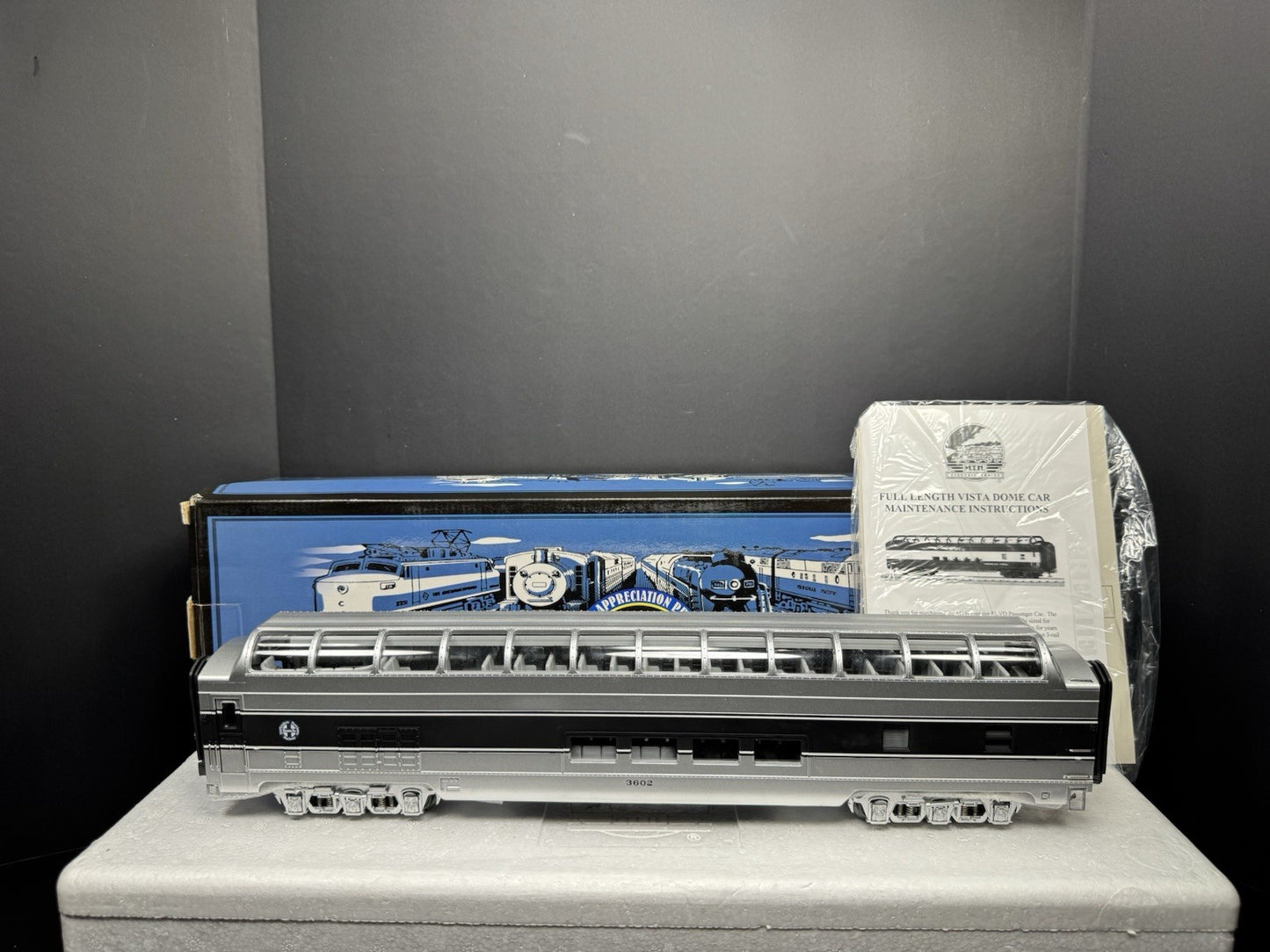 MTH 20-80004F BNSF 70' full-length vista dome passenger car #3602 LNIB4