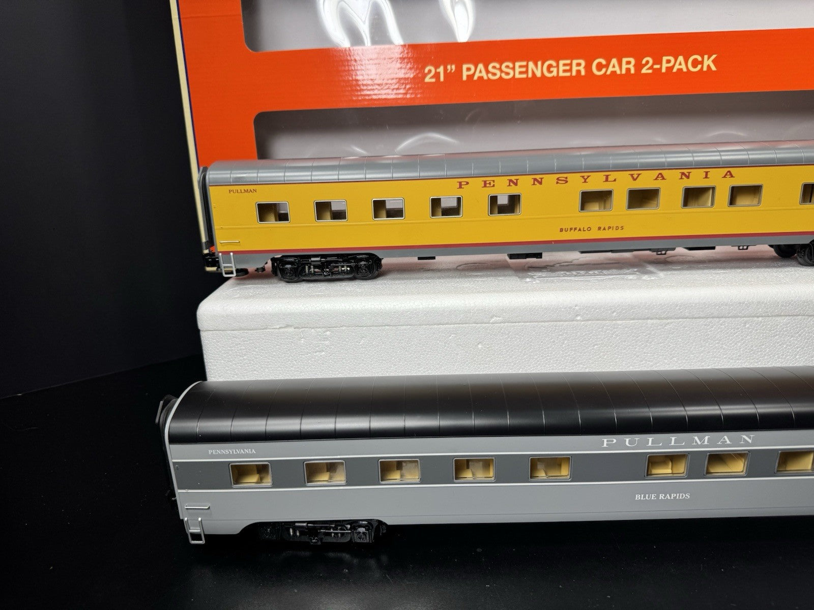 Lionel 2027500 Union Pacific UP Pennsylvania PRR 21" passenger car 2-pack LNIB7