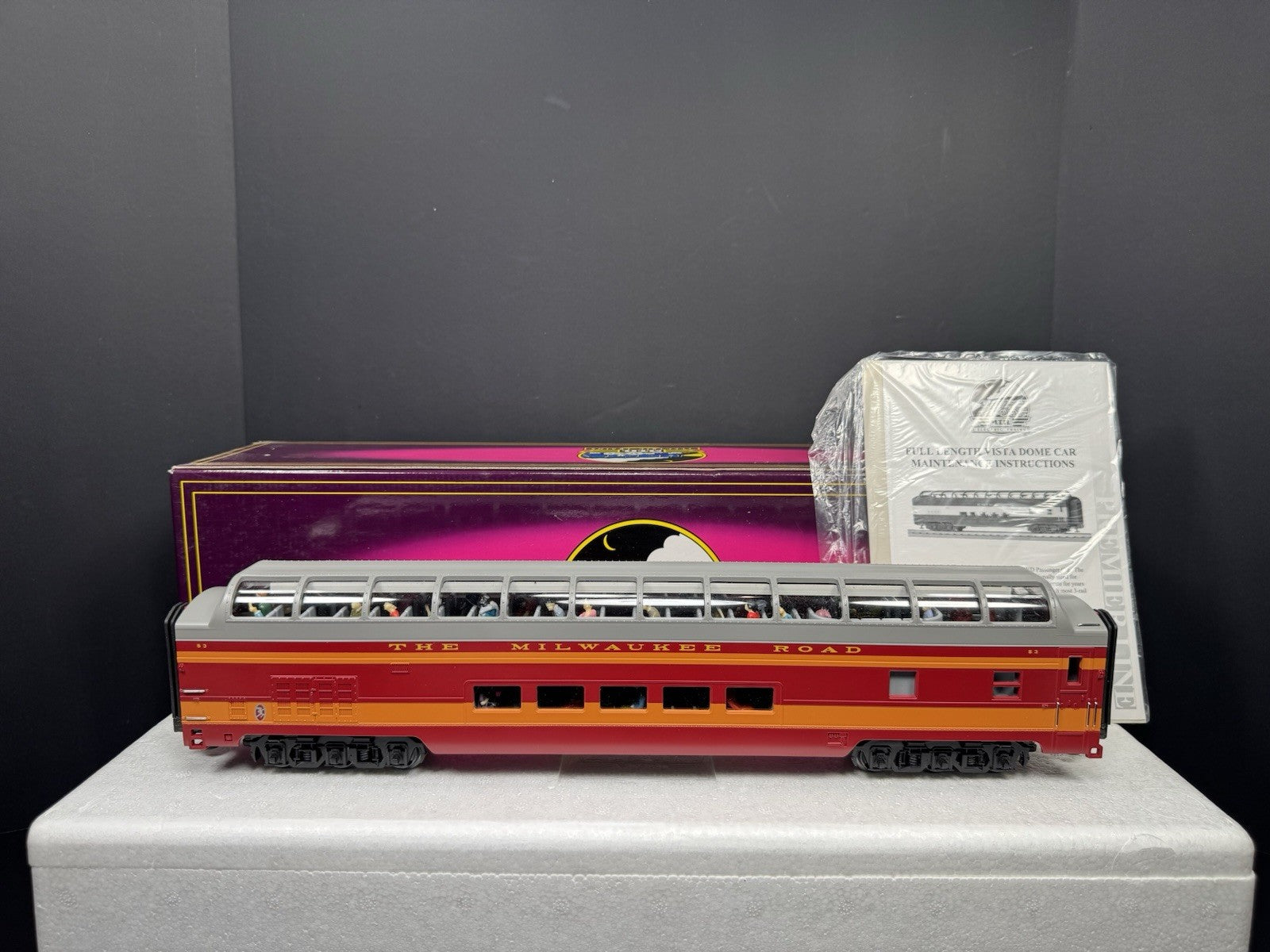 MTH 20-6752 Milwaukee Road 70' full-length vista dome passenger car #53 EX0