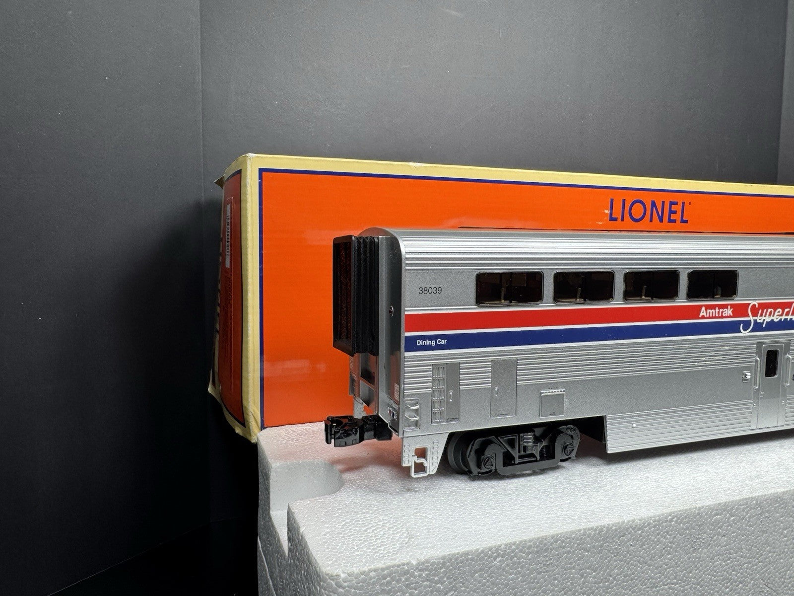 Lionel 6-15396 Amtrak Superliner 18" aluminum StationSounds diner car LNIB1