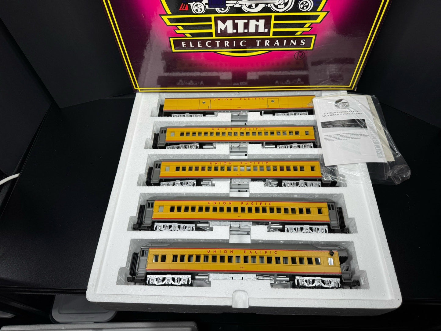 MTH Premier 0-4031 Union Pacific UP 70' Madison passenger 5-car set EX0