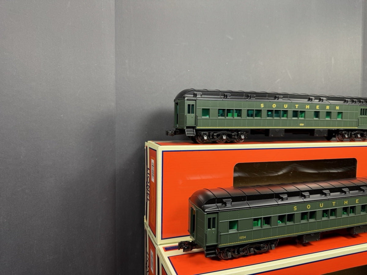 Lionel 1927470 Southern 18" heavyweight combine coach passenger car 2-pack EX4