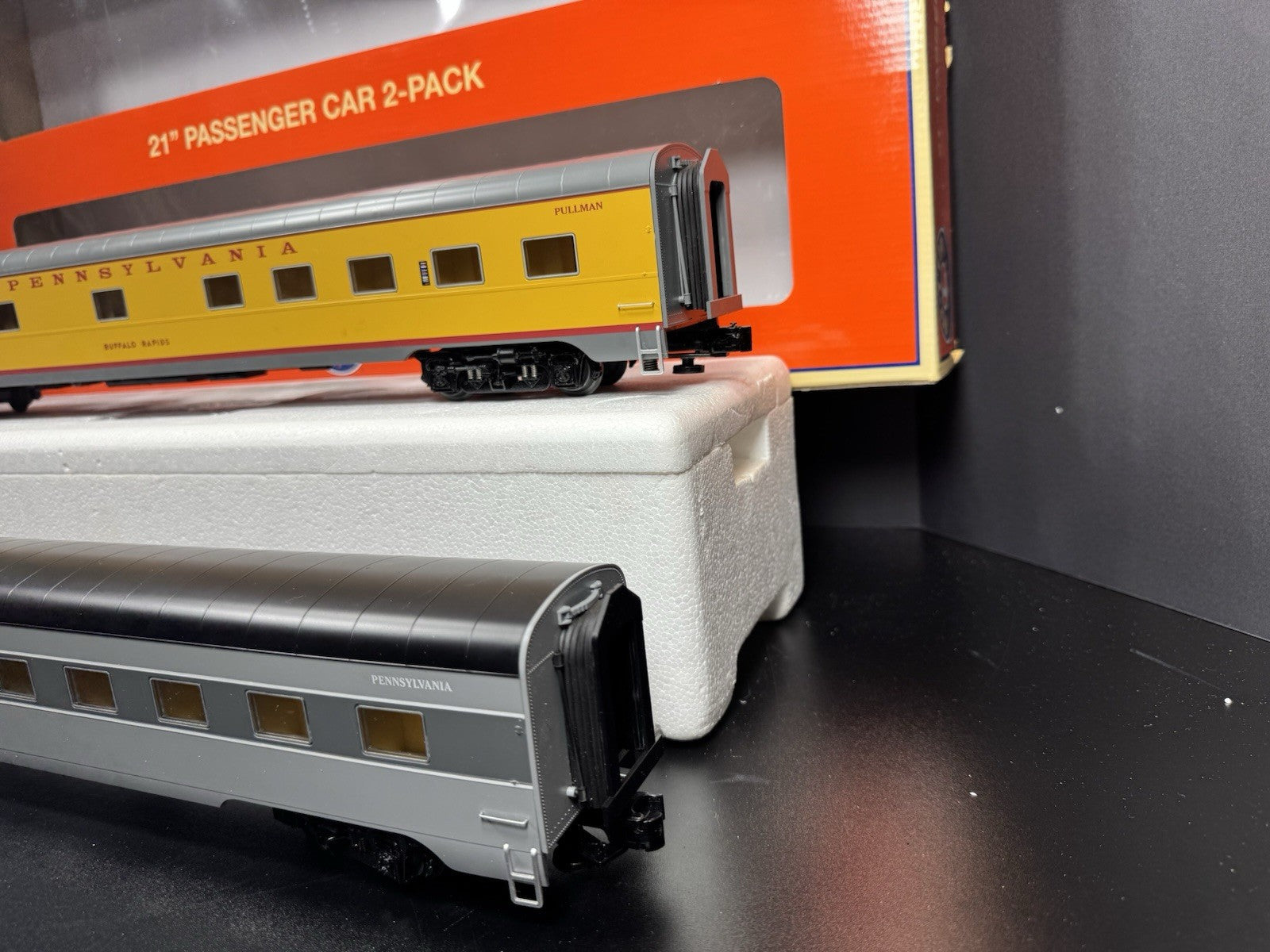 Lionel 2027500 Union Pacific UP Pennsylvania PRR 21" passenger car 2-pack LNIB4