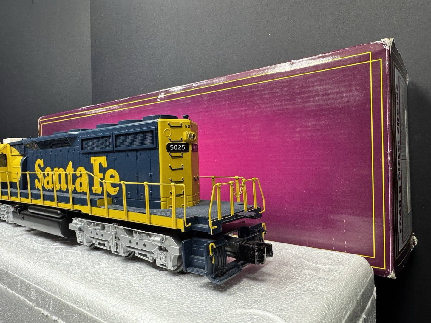 MTH 20-20245-1 Santa Fe SD40-2 diesel engine #5025 PS3 LNIB4