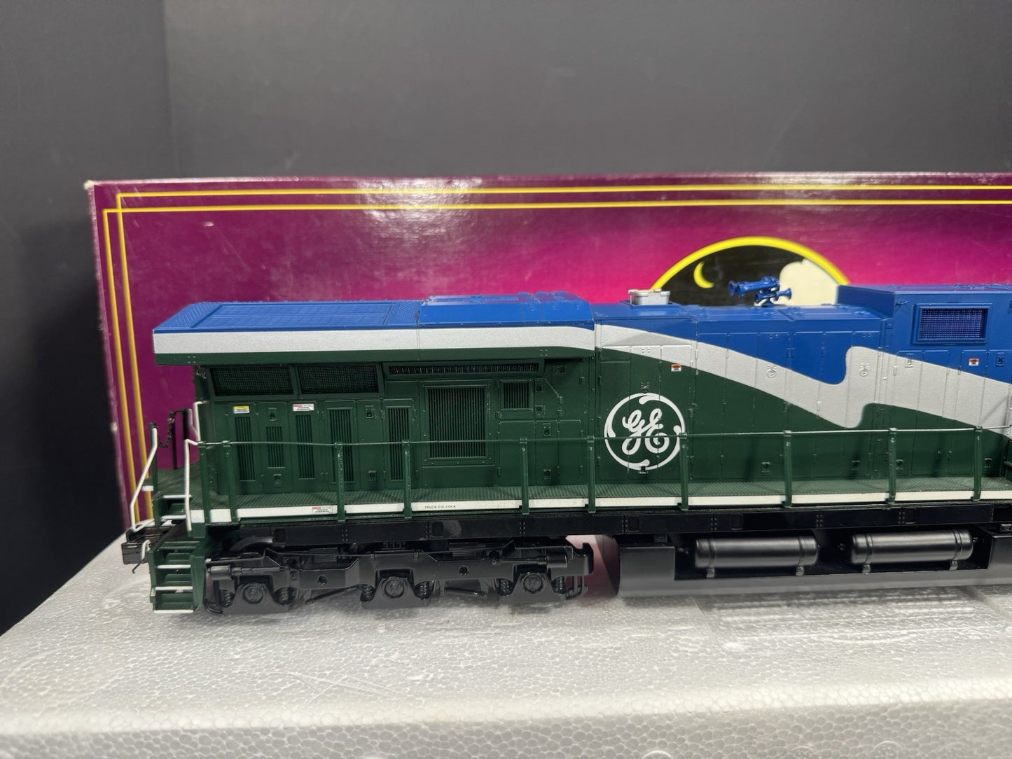 MTH 20-20313-1 General Electric GE Demonstrator ES44AC diesel engine #2012 PS33