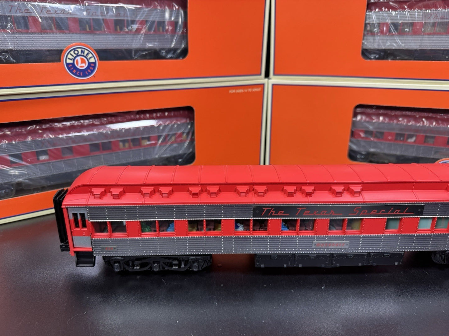 Lionel 2127530 2127540 2127550 2127560 TX Special 18" passenger 7-car set LNIB3