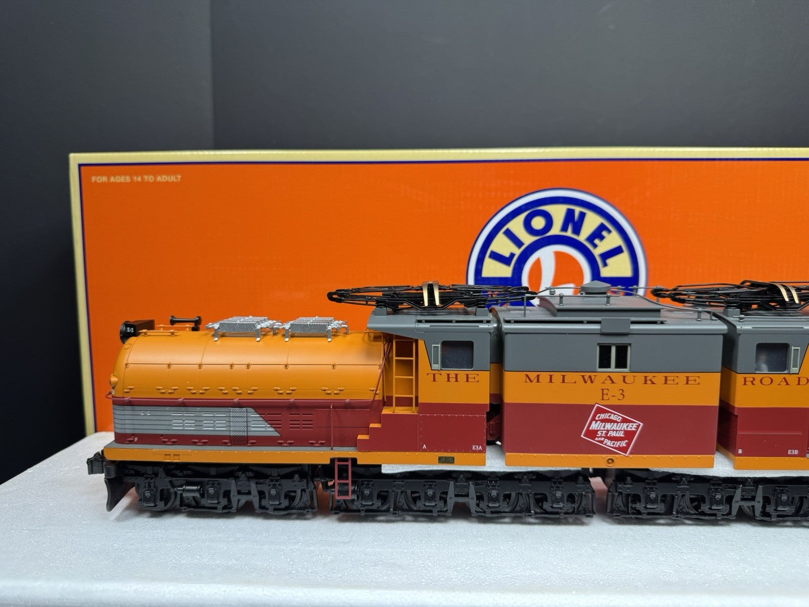 Lionel LEGACY 1933573 Milwaukee Road bipolar electric engine #3 LNIB2
