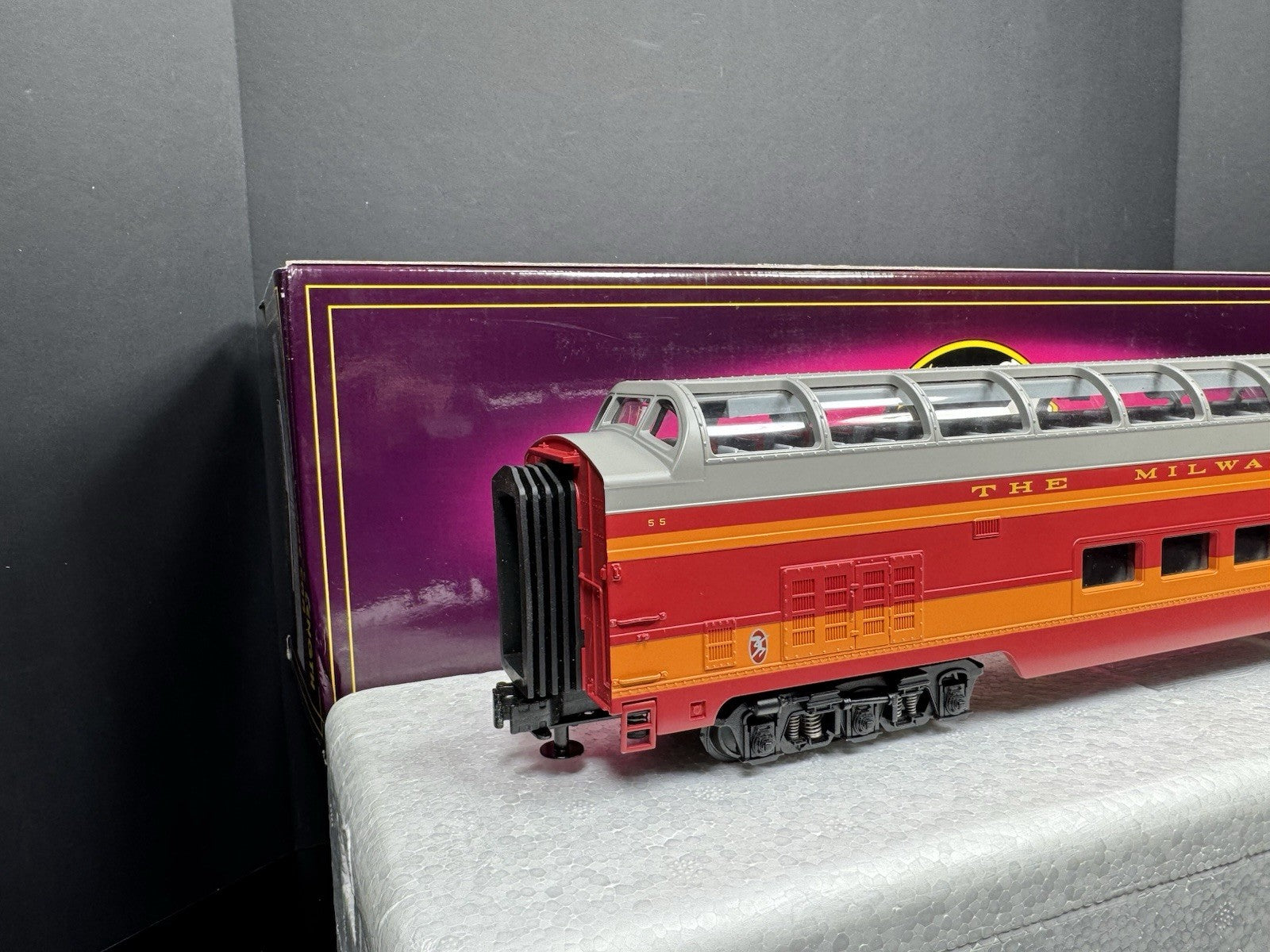 MTH 20-6772 Milwaukee Road 70' full-length vista dome passenger car LNIB5