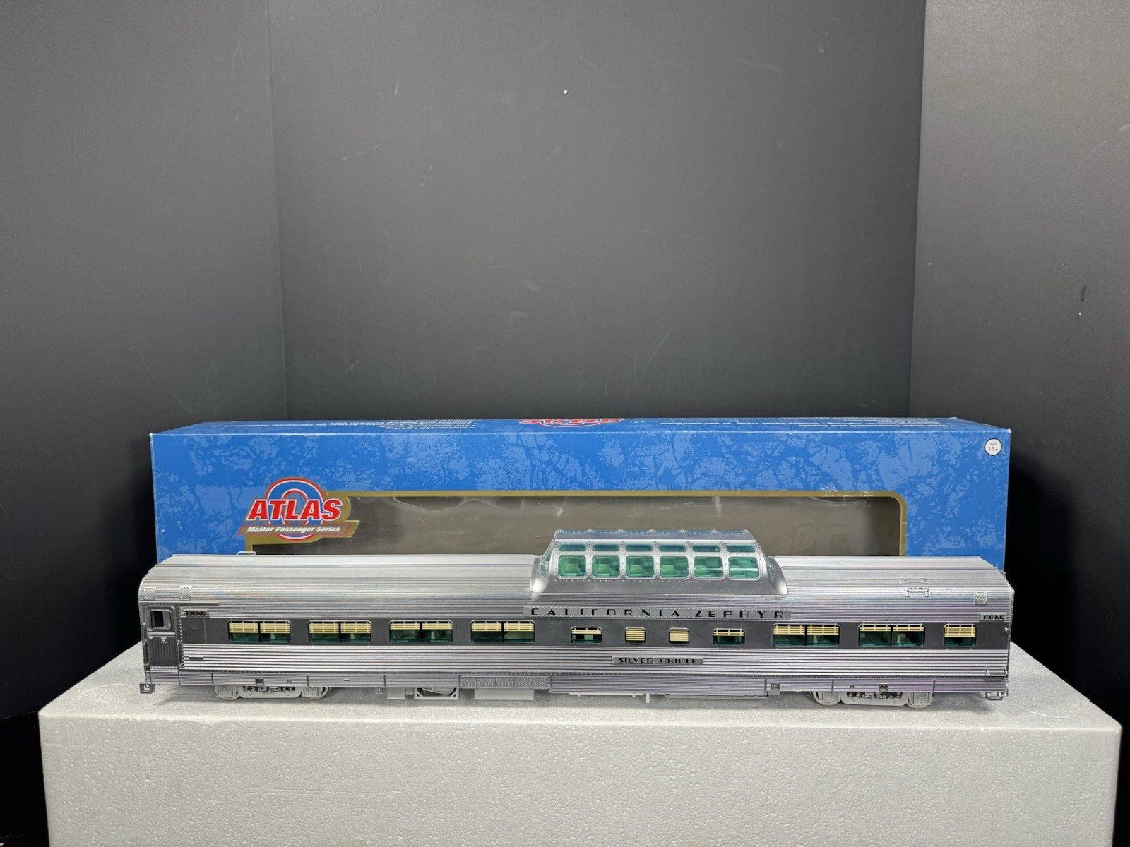 Atlas O 3002151-1 2-rail CB&Q California Zephyr 21" dome chair car #4716 LNIB5