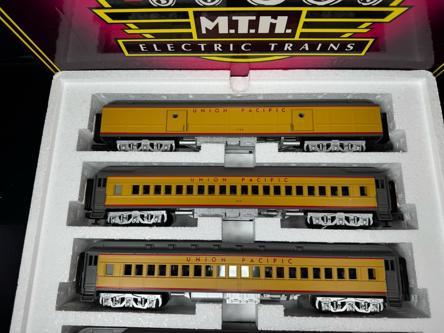 MTH Premier 0-4031 Union Pacific UP 70' Madison passenger 5-car set EX1