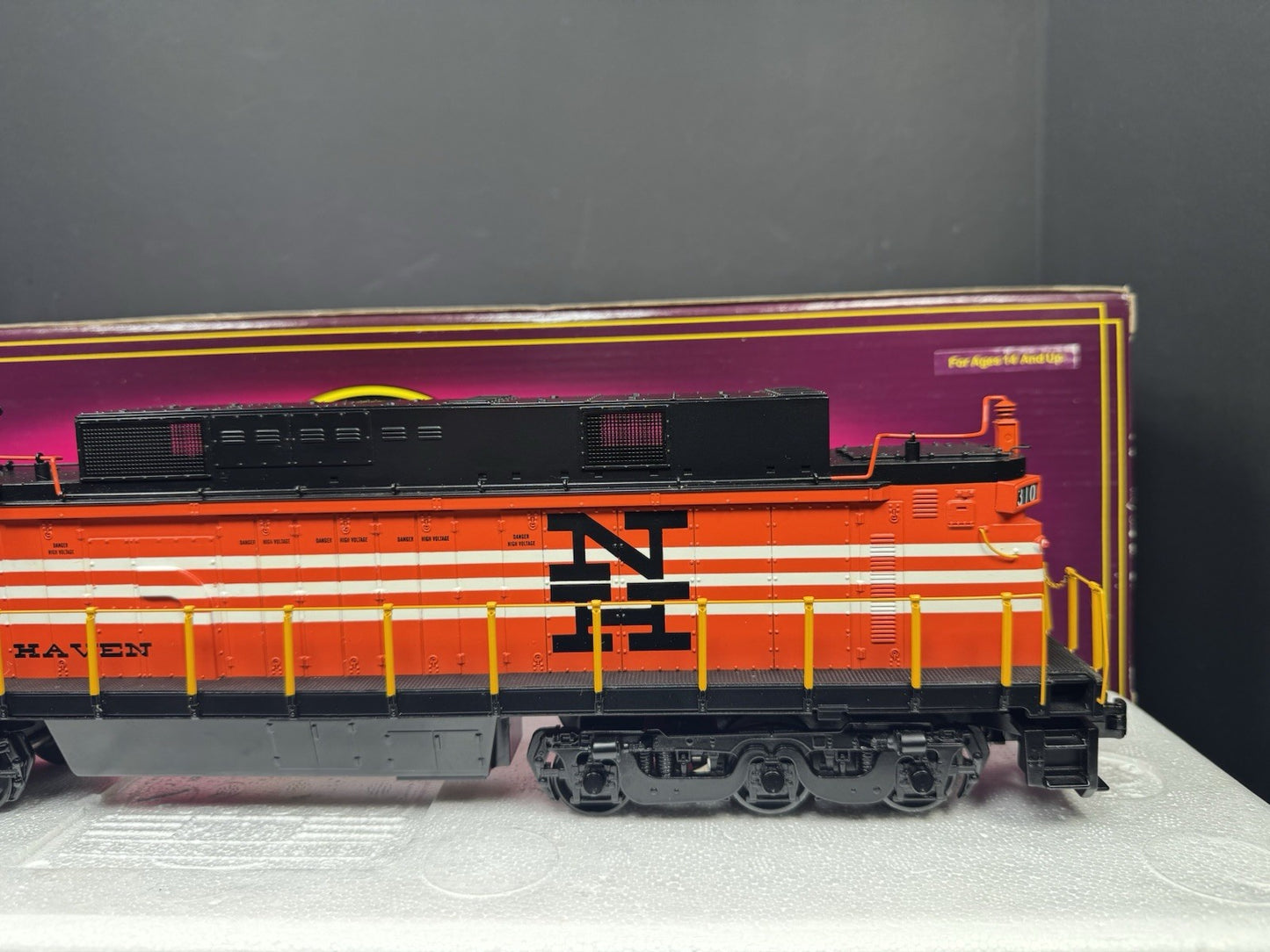 MTH 20-5601-1 New Haven NH E33 electric engine #310 PS2 BCR LNIB3