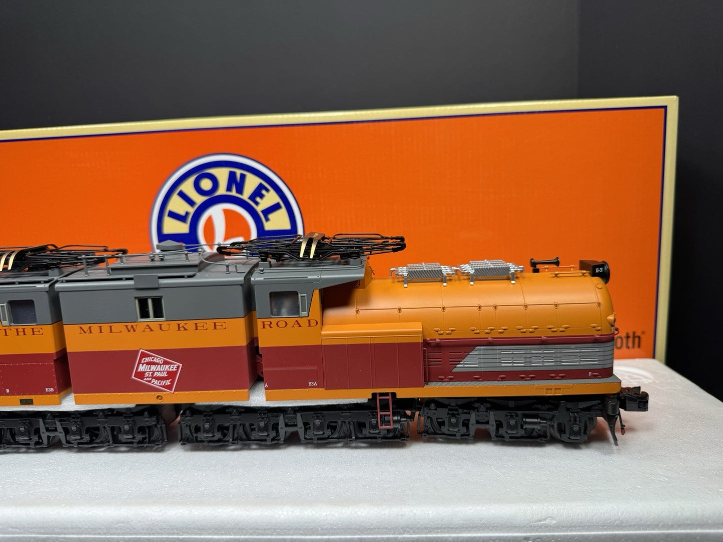 Lionel LEGACY 1933573 Milwaukee Road bipolar electric engine #3 LNIB8