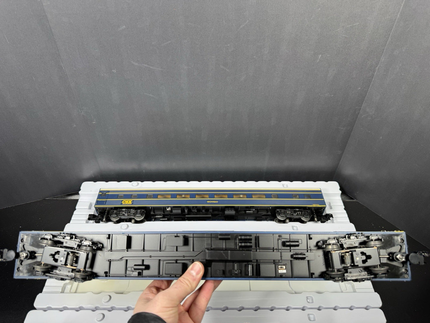 Lionel 6-83120 CSX 21" passenger 4-car set EX5