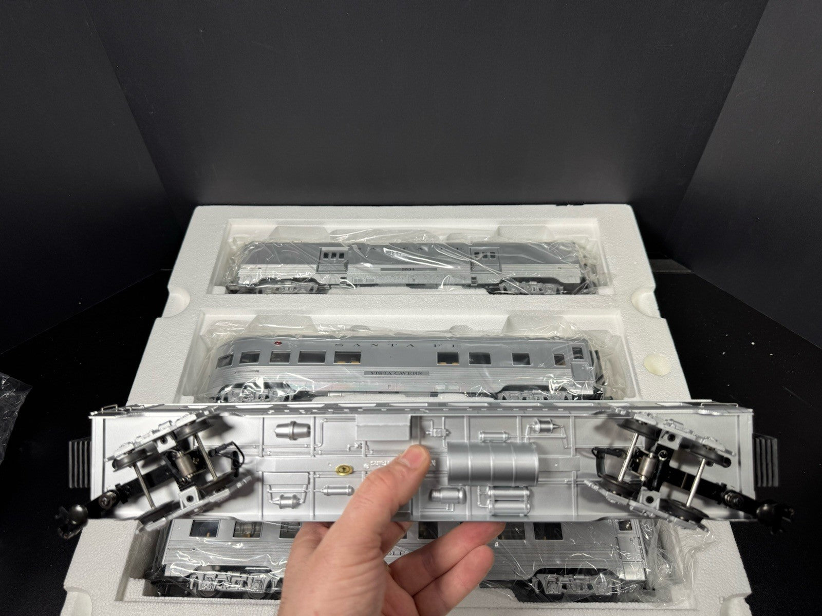 MTH RailKing 30-67174 Santa FE 60' streamlined passenger 4-car set LNIB4
